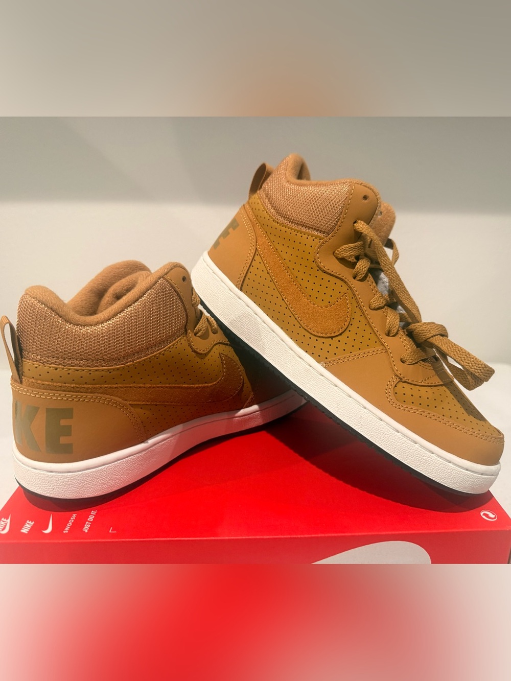 Nike Court Borough Mid (GS) Unisex Mid-Top Sneakers Wheat US 6Y EU 38.5